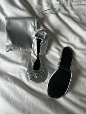 Metallic Silver Foldable Ballet Flats with Pouch - Size Small (Women’s 5-7)